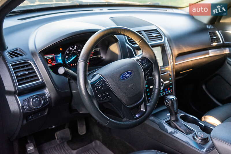Внедорожник / Кроссовер Ford Explorer 2017 в Верхнеднепровске
