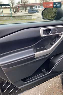 Позашляховик / Кросовер Ford Explorer 2020 в 