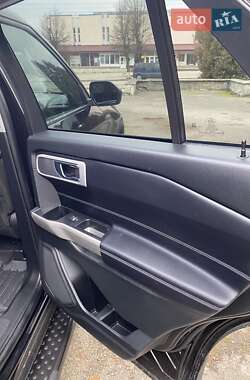 Позашляховик / Кросовер Ford Explorer 2020 в 