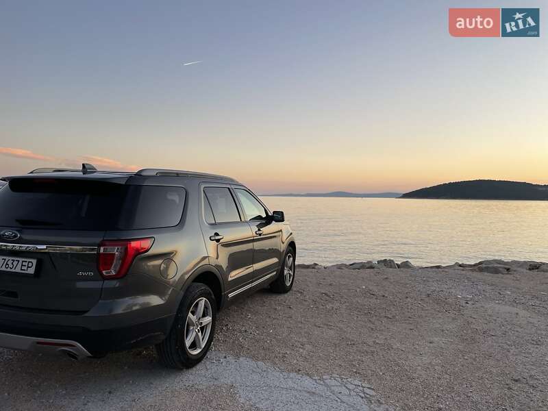 Позашляховик / Кросовер Ford Explorer 2017 в 