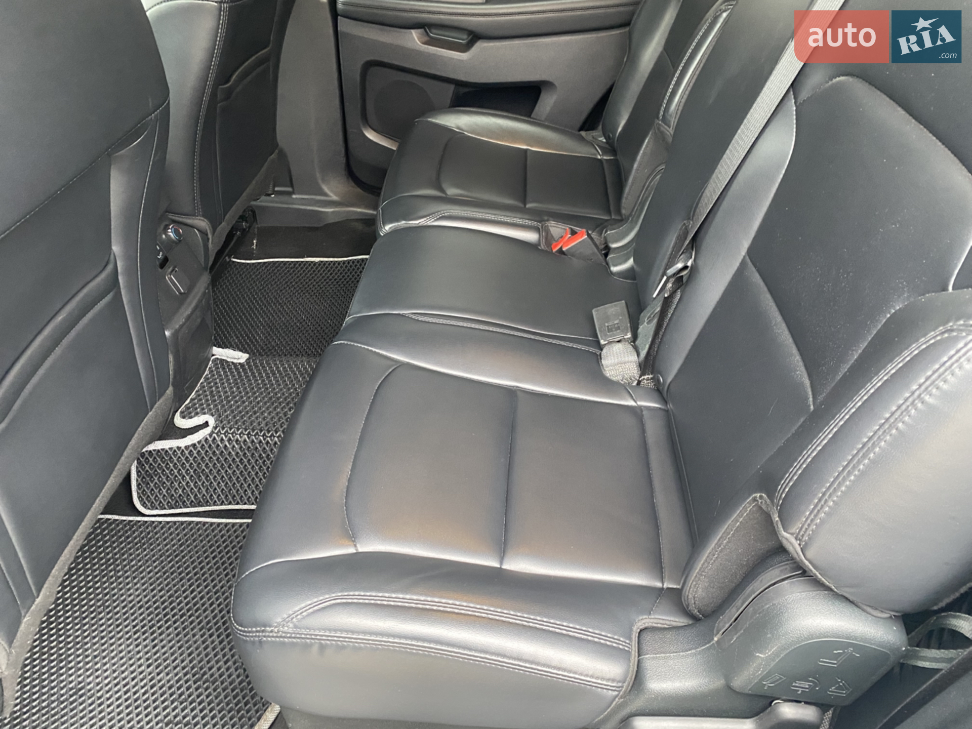 2019 Ford Explorer - мініатюра 13