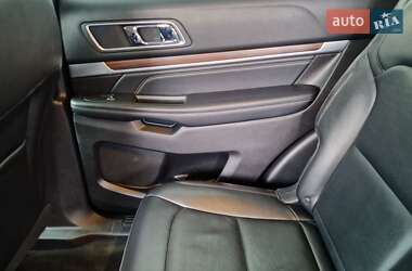 Позашляховик / Кросовер Ford Explorer 2017 в 