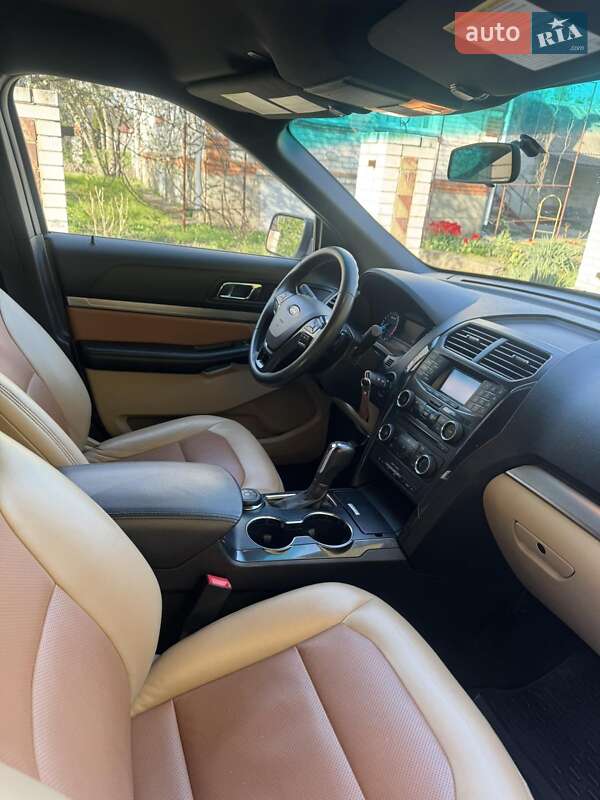 Внедорожник / Кроссовер Ford Explorer 2016 в Кобеляках