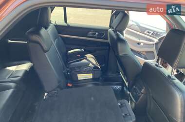 Позашляховик / Кросовер Ford Explorer 2018 в 
