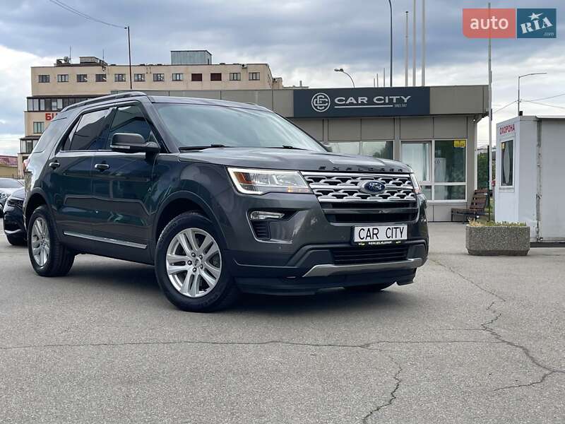 Позашляховик / Кросовер Ford Explorer 2019 в 