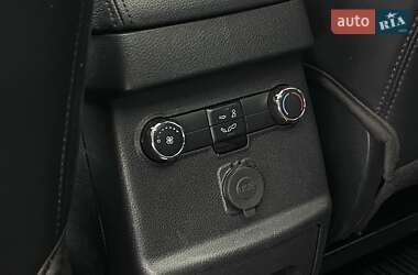 Позашляховик / Кросовер Ford Explorer 2019 в 