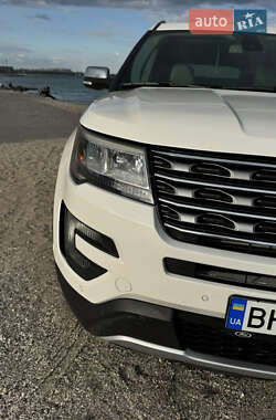Позашляховик / Кросовер Ford Explorer 2017 в 