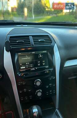 Позашляховик / Кросовер Ford Explorer 2012 в 
