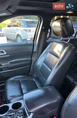 Позашляховик / Кросовер Ford Explorer 2012 в 