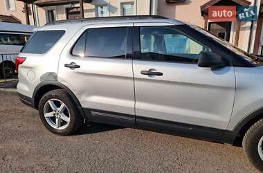 Позашляховик / Кросовер Ford Explorer 2018 в 