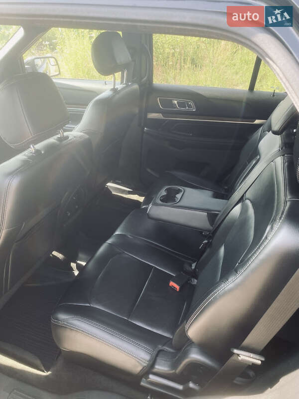 Внедорожник / Кроссовер Ford Explorer 2017 в Ровно