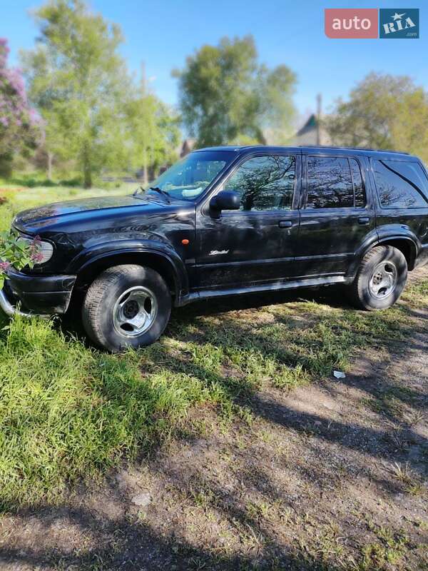Внедорожник / Кроссовер Ford Explorer 2000 в Глухове