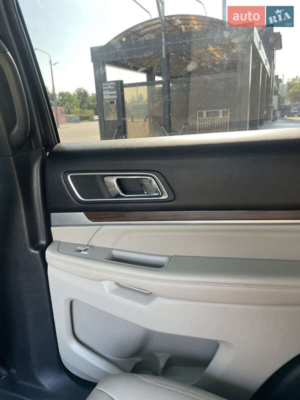 Внедорожник / Кроссовер Ford Explorer 2018 в Львове