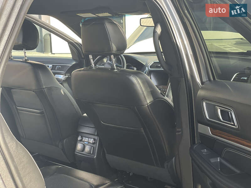 Позашляховик / Кросовер Ford Explorer 2016 в Рівному