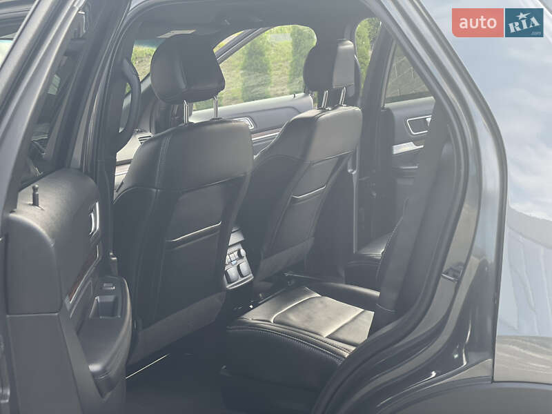 Позашляховик / Кросовер Ford Explorer 2016 в Рівному