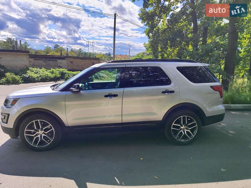 Позашляховик / Кросовер Ford Explorer 2015 в Києві