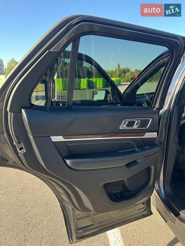 Внедорожник / Кроссовер Ford Explorer 2018 в Каменец-Подольском