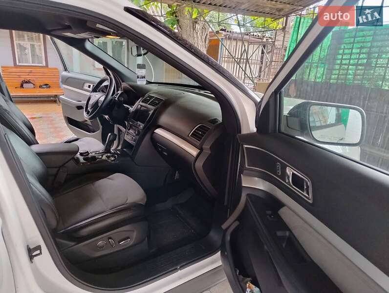 Позашляховик / Кросовер Ford Explorer 2017 в Лозовій