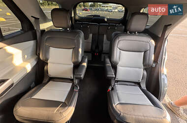 Позашляховик / Кросовер Ford Explorer 2022 в 
