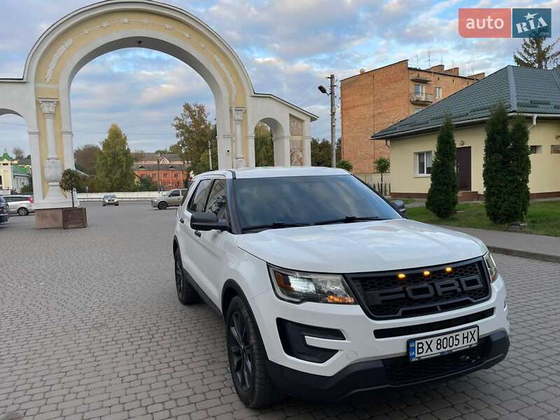 Позашляховик / Кросовер Ford Explorer 2018 в 