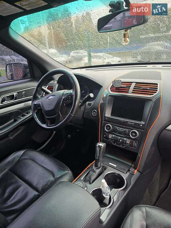 Позашляховик / Кросовер Ford Explorer 2016 в Києві