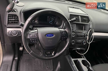 Внедорожник / Кроссовер Ford Explorer 2017 в 