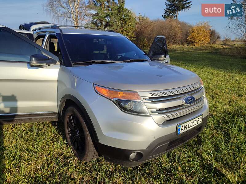 Позашляховик / Кросовер Ford Explorer 2012 в  фото Позашляховик / Кросовер Ford Explorer 2012 в