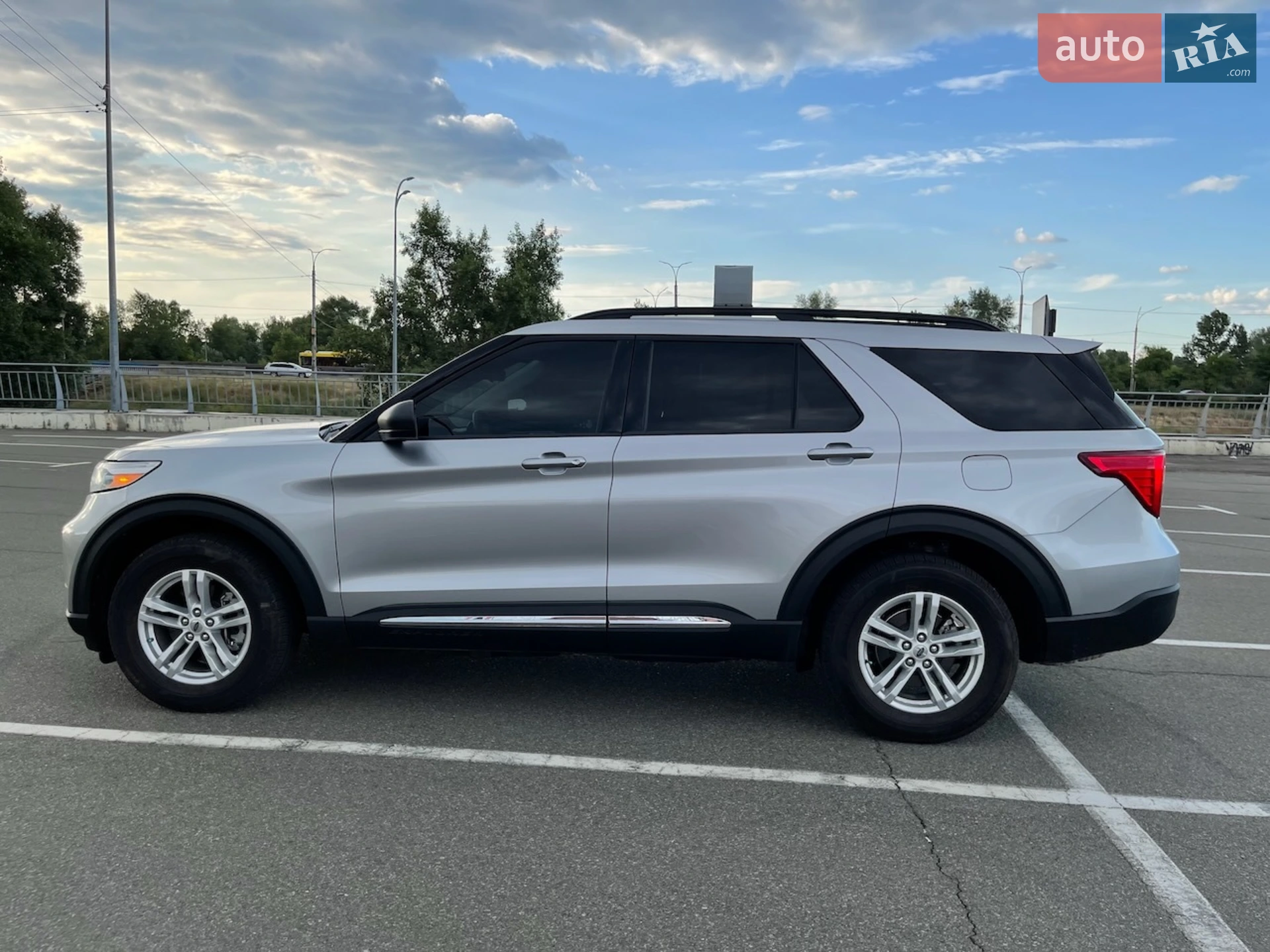 2020 Ford Explorer - мініатюра 3