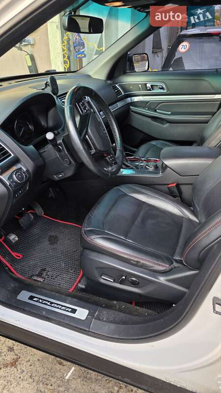 Позашляховик / Кросовер Ford Explorer 2016 в Ірпені