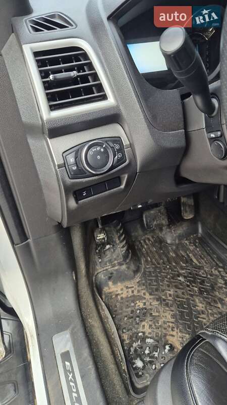 Позашляховик / Кросовер Ford Explorer 2013 в Первомайську