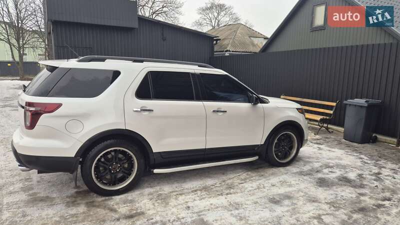 Позашляховик / Кросовер Ford Explorer 2013 в Первомайську