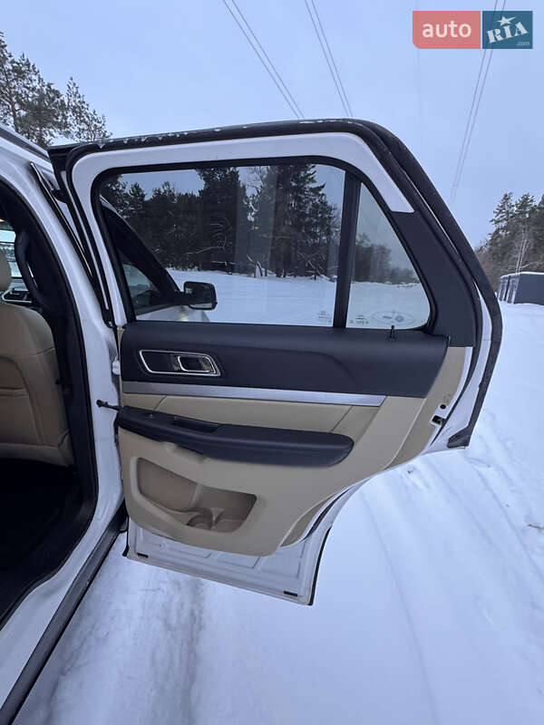 Позашляховик / Кросовер Ford Explorer 2016 в Києві