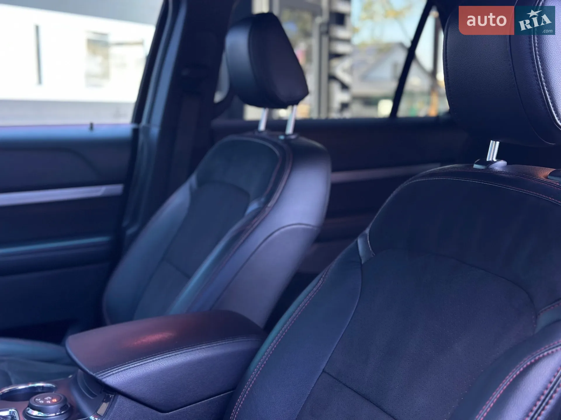 2018 Ford Explorer - мініатюра 27