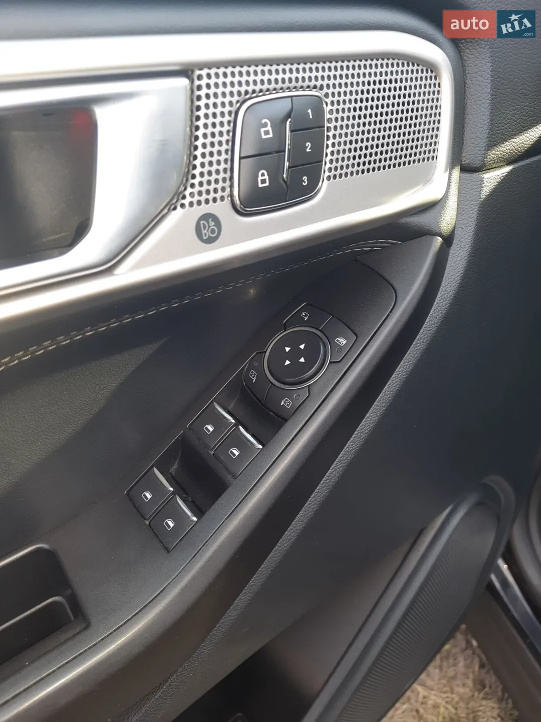 2020 Ford Explorer - мініатюра 10