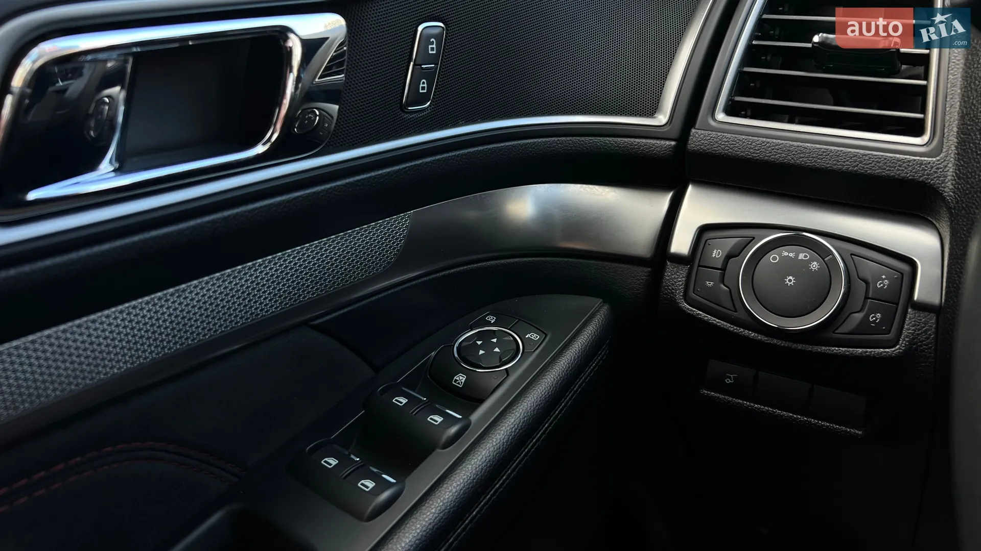 2019 Ford Explorer - мініатюра 22