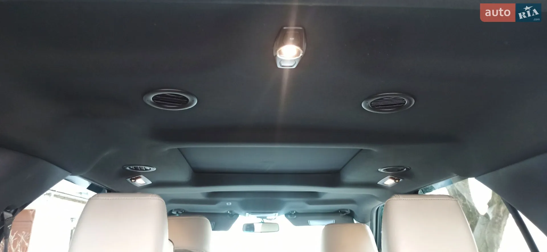 2011 Ford Explorer - мініатюра 132