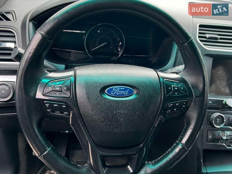 Позашляховик / Кросовер Ford Explorer 2016 в Вараші