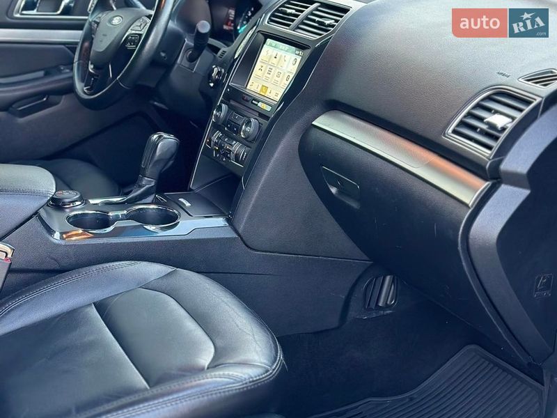 Внедорожник / Кроссовер Ford Explorer 2018 в Южном