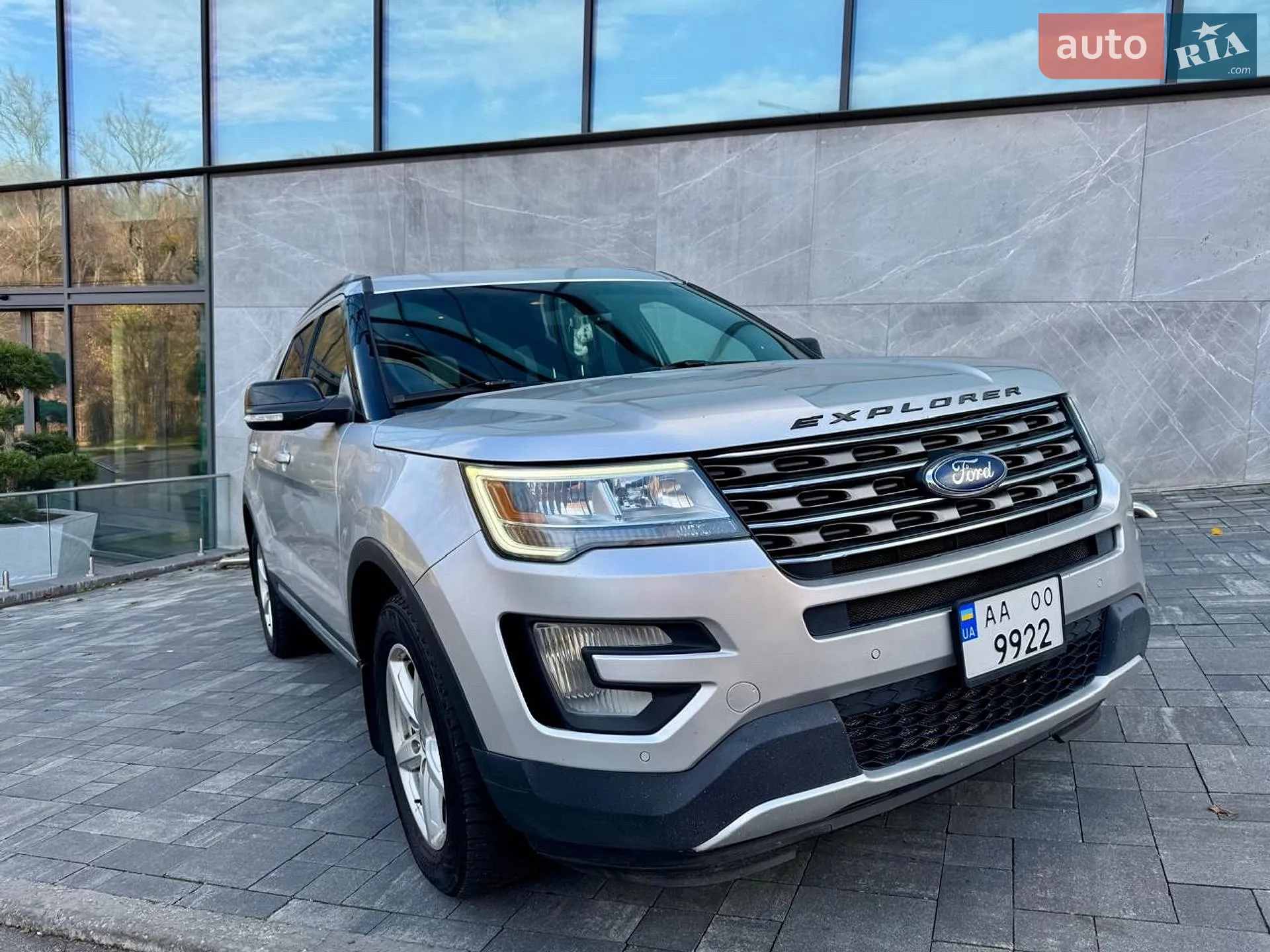 2016 Ford Explorer - мініатюра 2