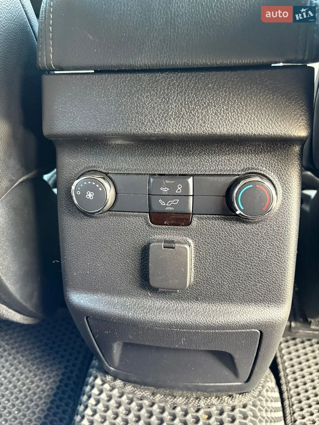 2017 Ford Explorer - мініатюра 17