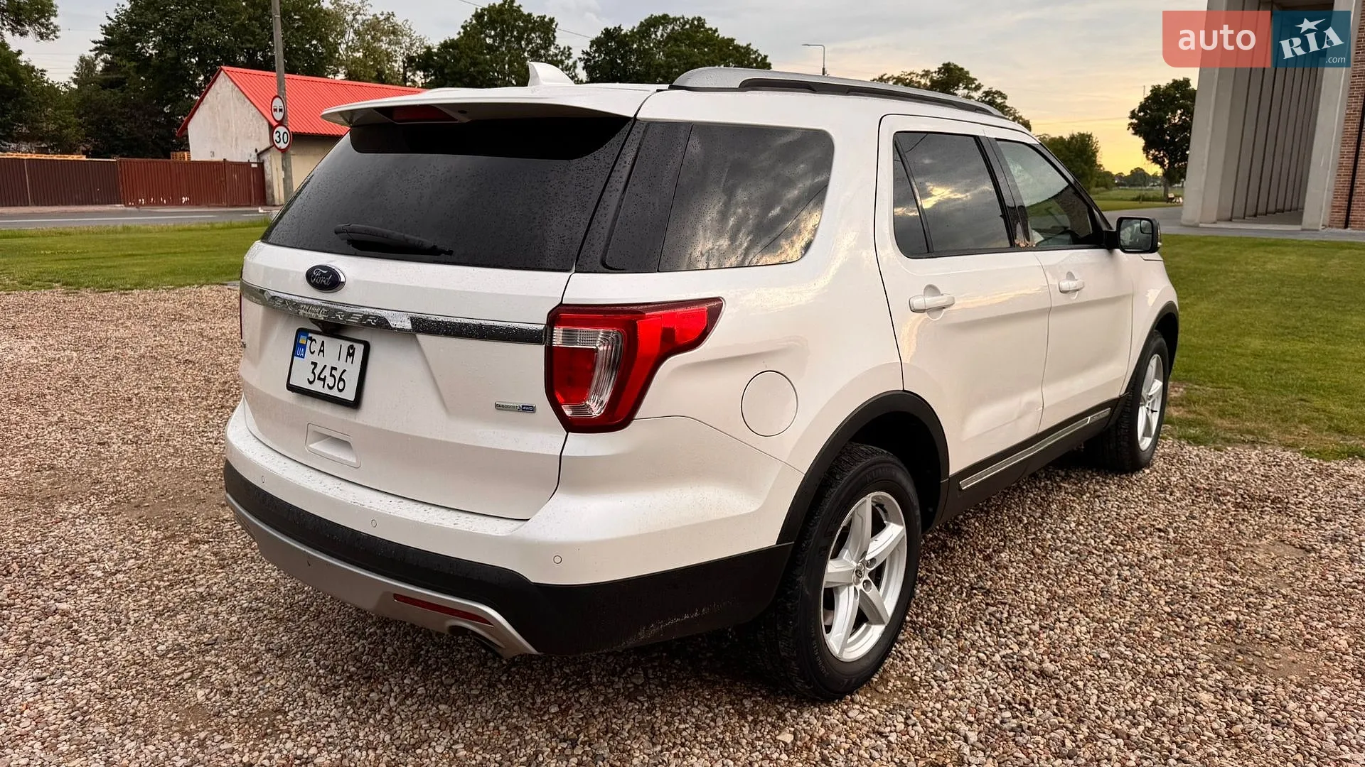 2016 Ford Explorer - мініатюра 5