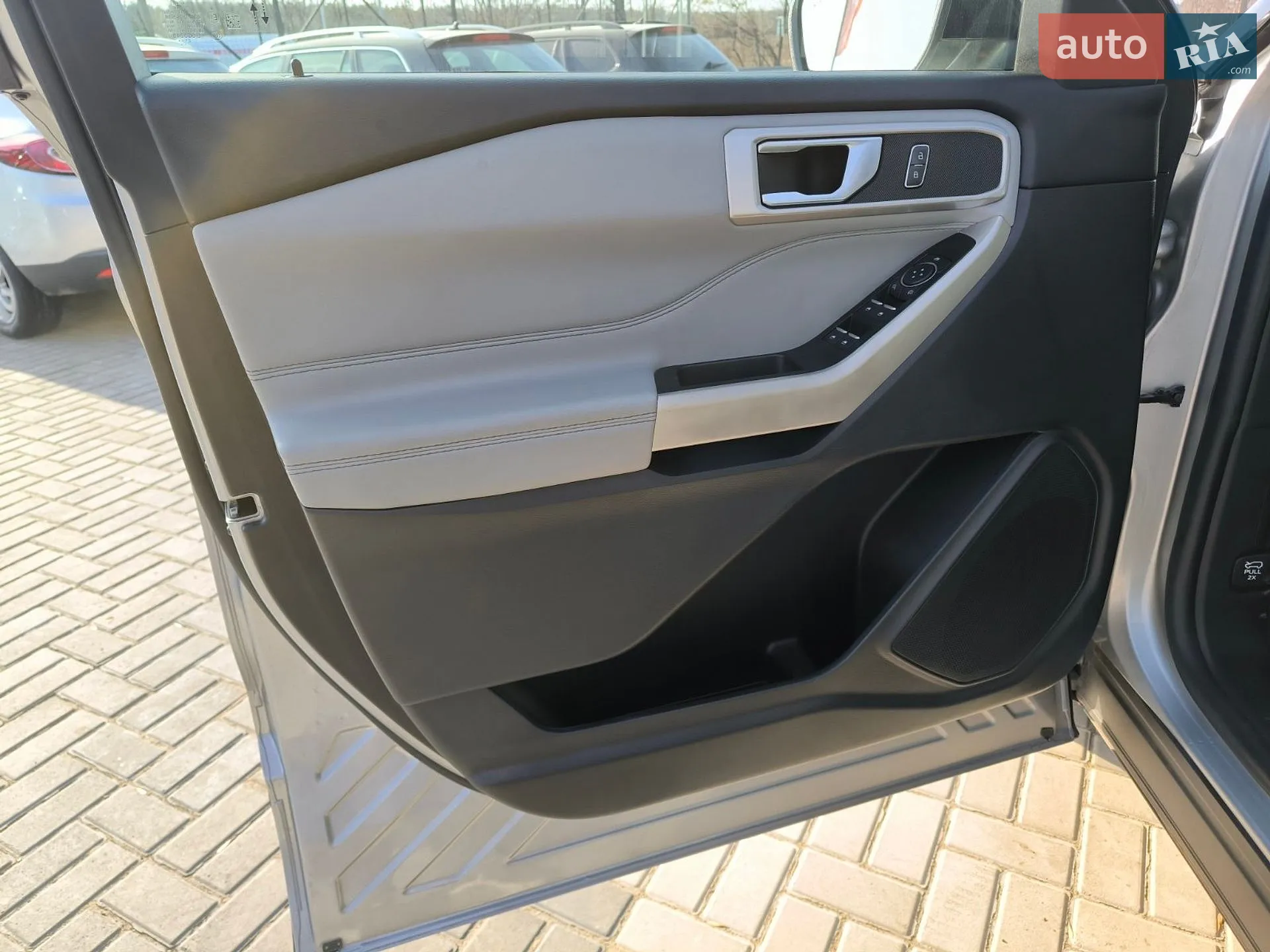 2021 Ford Explorer - мініатюра 17