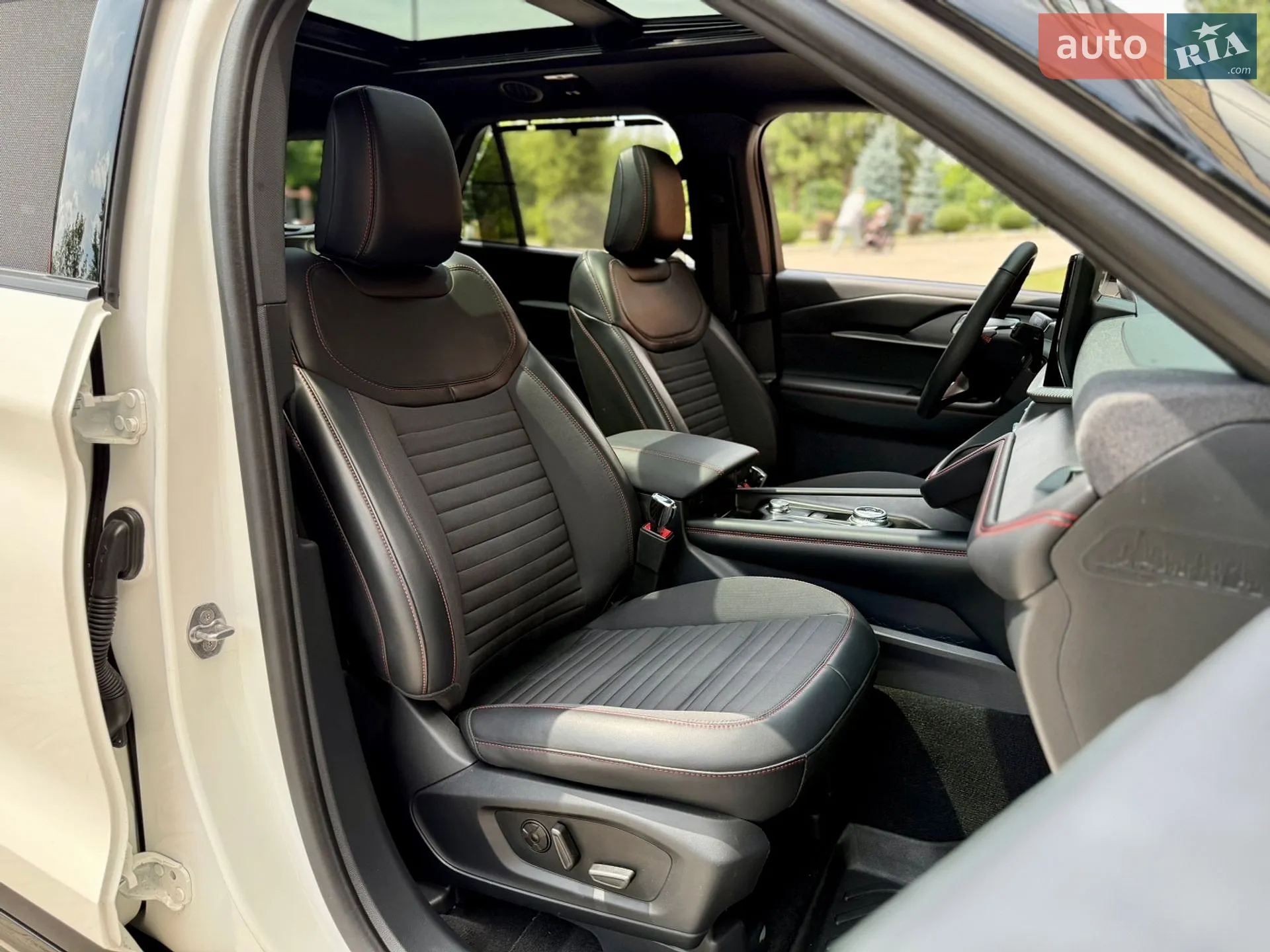 2024 Ford Explorer - мініатюра 18