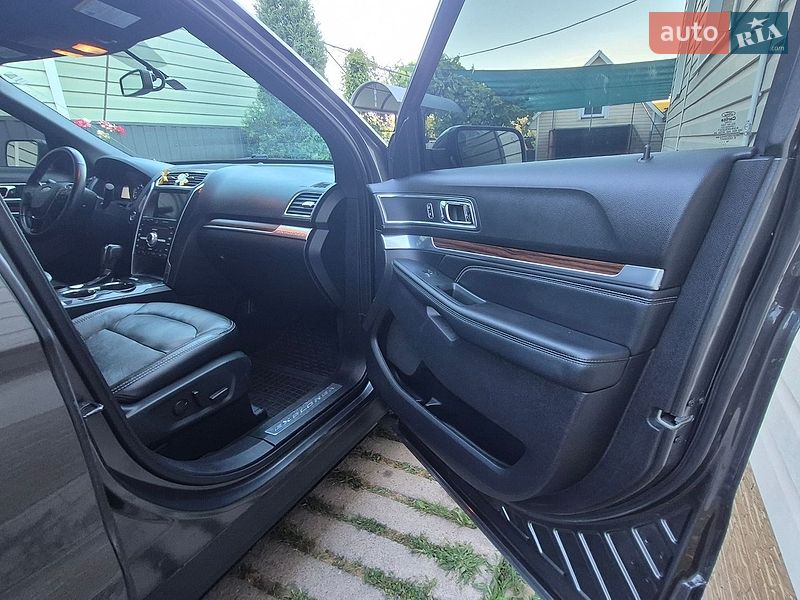 Позашляховик / Кросовер Ford Explorer 2018 в Чечельнику