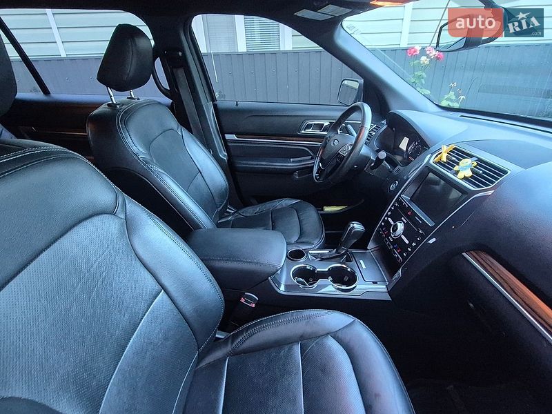 Позашляховик / Кросовер Ford Explorer 2018 в Чечельнику