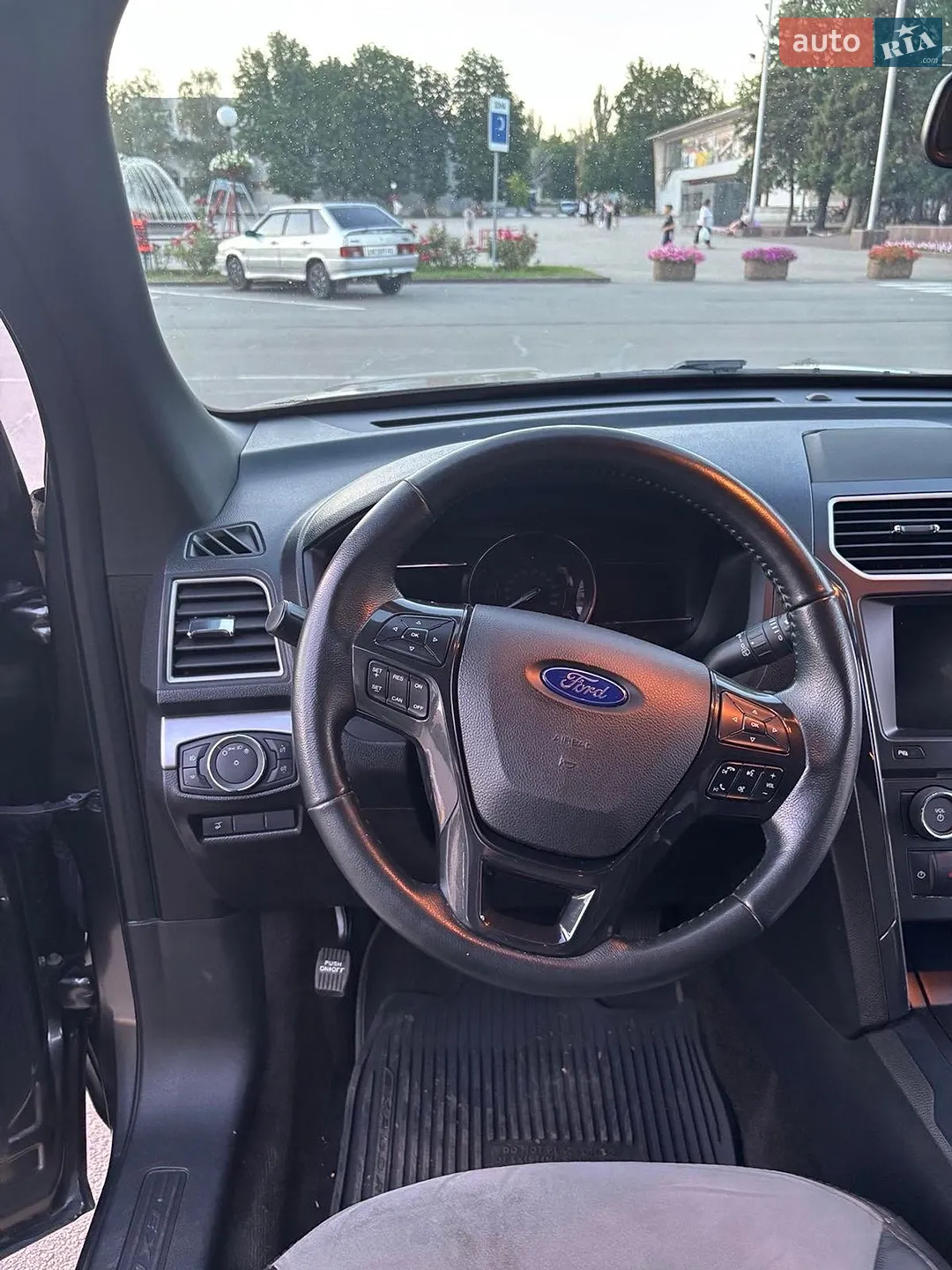 2017 Ford Explorer - мініатюра 11