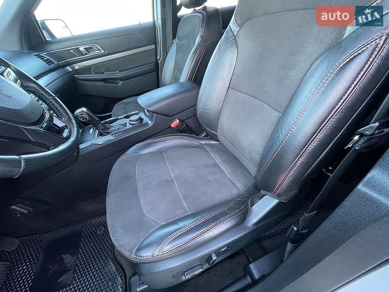 Позашляховик / Кросовер Ford Explorer 2018 в Рівному