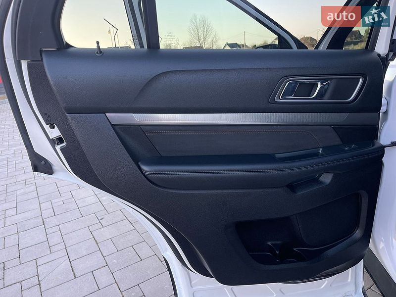 Позашляховик / Кросовер Ford Explorer 2018 в Рівному