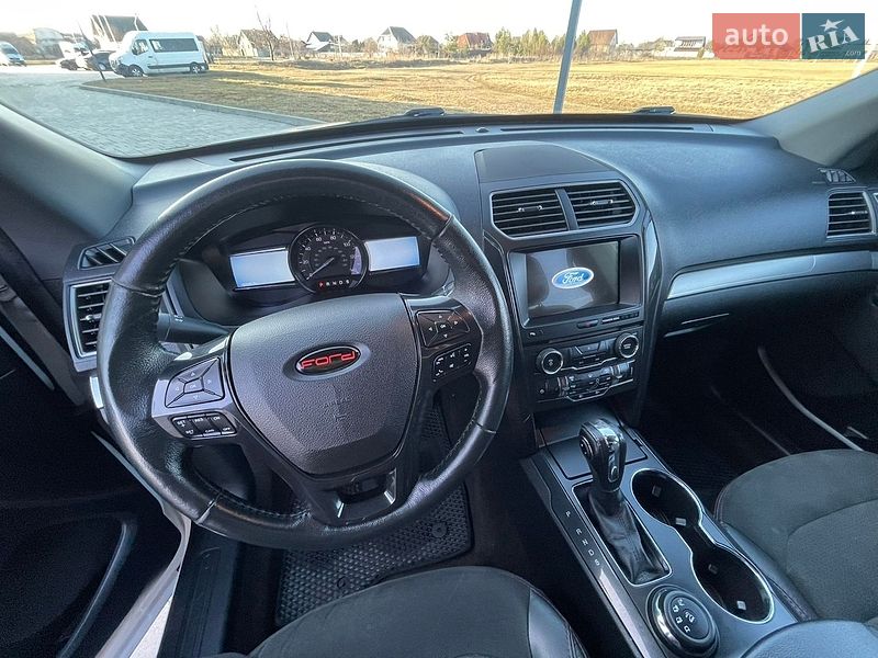 Позашляховик / Кросовер Ford Explorer 2018 в Рівному