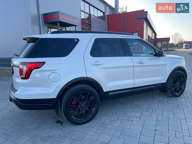 Позашляховик / Кросовер Ford Explorer 2018 в Рівному